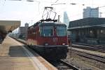 Re 4/4 11111 am 04.10.2014 beim rangieren in Basel Bad Bf auf ein Abstellgleis, nachdem sie den EC 6 (Chur HB/Zürich HB - Hamburg Altona) außerplanmäßig in den Badischen Bahnhof