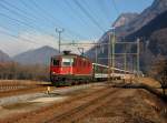 Die Re 4/4 11199 mit einem IR am 23.01.2016 unterwegs bei Claro.