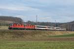 Re 4/4 II 11133 und Re 4/4 II 11127 ziehen am 30.01.2016 den IC 181 von Schaffhausen Richtung Zürich HB. Das Bild wurde bei Rafz aufgenommen.