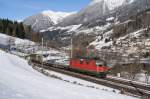 Re 4/4 II 11297 befindet sich am 15.02.2016 mit einem Lokalgüterzug bei Rodi-Fiesso.