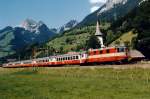 SBB/BLS/SEZ: Der ehemalige Paradezug der SBB im Simmental unterwegs. Im Juli 1986 wurde der mit der Re 4/4 II 11108 bespannte SWISS EXPRESS  auf einer seiner sehr seltenen Fahrten bei Boltigen verewigt. Zur Zeit dieser Aufnahme dachte wohl  niemand, dass EW III-Pendelzüge nach 30 Jahren im Besitze der BLS in RE-Diensten auf der ehemaligen SEZ verkehren werden. Besonders zu beachten ist die damalige Zentral Kupplung. 
Foto: Walter Ruetsch
 