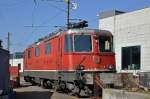 Re 4/4 II 11199 wartet bei der Lok Werkstatt hinter dem Bahnhof SBB auf eine Reparatur. Die Aufnahme stammt vom 09.03.2016.