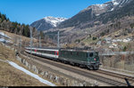 Re 4/4 II 11161, die letzte grüne BoBo bei SBB Personenverkehr, befindet sich am 26. März 2016 mit dem IR 2315 Basel SBB - Locarno bei Varenzo.