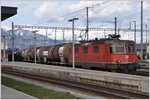 Re 4/4 II 11182 mit einem Oelzug in Buchs SG. (29.03.2016)