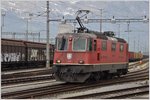 Vielfalt im Grenzbahnhof Buchs SG. SBB Re 4/4 II 11238. (05.04.2016)