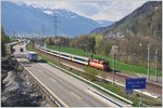 Re 4/4 II 11109 mit Dispopendel bei Haldenstein. (12.04.2016)