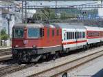 SBB Re 4/4 II 11195 mit der Ersatzgarnitur fr den ICE 196     Mnchen Hbf - Zrich HB am 05.08.03 in Winterthur