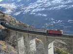 Re 4/4 II mit Cisalpino auf dem Luogelkinviadukt bei Hohtenn am 11.2.2007