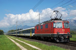 SBB: Nicht planmässiger Ueberraschungszug mit der Re 4/4 II 11146 bei Deitingen am 4. Mai 2016.
Foto: Walter Ruetsch