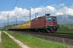 SBB: Der Postzug von Simon Bütikofer mit der Re 4/4 II 11174 (noch ohne die grosse weisse Nummer) bei Deitingen am 4.