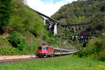 Re 4/4 II 11159 mit IR 2313 Basel SBB - Locarno am 03.05.2016 in Giornico