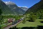 Re 420 330 und eine Re 6/6 mit einem KLV am 21.05.2016 bei Erstfeld.