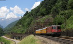 11256 mit dem Postzug nach Bellinzona bei Lavorgo 24.6.16