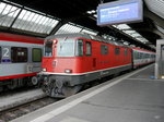 SBB - Re 4/4  11136 mit EC im HB Zürich am 29.06.2016