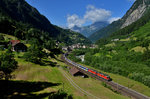 Re 4/4 11195 + Re 4/4 11116 mit einem IR nach Locarno am 16.07.2016 bei Gurtnellen. 