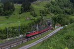 Re 4/4-11328, Re 6/6-11681, Re 6/6-11685 und Re 421 388 fahren mit einem KLV durch die Wattinger Kurve in Richtung Erstfeld, aufgenommen am 25.