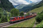 Re 4/4 II 11249 und Re 6/6 11639 ziehen am 15.