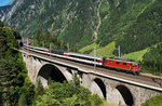 Re 4/4 II 11186 fährt mit dem IR 2332 (Locarno - Luzern - Basel SBB) über die mittlere Meienreussbrücke.
Aufgenommen am 19.7.2016.