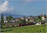 Die SBB Re 4/4 II 11292 und 11306 mit einem Kesselwagenzug kurz nach Cully.