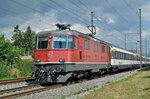 Re 4/4 II 11164 hat vor kurzem den Bahnhof Zofingen durchfahren. Die Aufnahme stammt vom 10.08.2016.