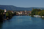 SBB: Zug in der Landschaft.
Re 4/4 II mit einem Güterzug auf der Aarebrücke Solothurn am 24. August 2016.
Foto: Walter Ruetsch