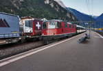 Re 4/4 II 11158 fährt mit dem IR 2438 (Locarno - Zürich HB), in dem Bahnhof Erstfeld ein.