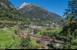 Ein InterRegio mit Re 4/4 II 11172 überquert am 7. September 2016 die untere Wattingerreussbrücke.