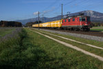 SBB: HERBSTLICHE STIMMUNG
auf der Jurasüdfuss Linie
vom 3. November 2016 (Güterverkehr).
Postzug mit Re 420 294-1 bei Deitingen.
Foto: Walter Ruetsch 