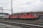 Doppeltraktion, mit den Loks 11348 und 11326 durchfahren den Bahnhof Pratteln.