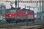 LZ Re 4/4 II 11264 / Re 4/4 II 11246 durchfahren den Bahnhof Pratteln.Bild vom 5.12.2016