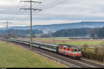 Re 4/4 II 11108 beförderte am 11. Dezember 2016 einen YB-Fanextrazug von Bern nach Thun. Aufgenommen bei Allmendingen.