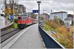 IC182 aus Stuttgart mit Re 4/4 II 11126 + .. durchfährt die Haltestelle Neuhausen am Rheinfall Richtung Zürich HB. (19.11.2016)