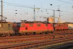 Lokportrait von Re 4/4 11337, welche am frühen Morgen des 16.07.2015 zusammen mit der grünen Re 4/4 11330 und Re 421 374-0 die RoLa (Novara - Basel Bad Rbf) durch den Badischen Bahnhof von Basel in Richtung Zielbahnhof führte.