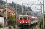 SBB 11304 erreicht mit einem Personenzug den Bahnhof St.