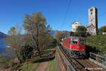 Leider gehören die Lokbespannten Züge nach Locarno der Vergangenheit an. Dieses, eher Stimmungsvolle Bild, zeigt die Re 4/4 11181 von Locarno kommend am 03.10.16 bei Minusio. Rechts im Hintergrund ist die Kirche von San Quirico zu sehen.