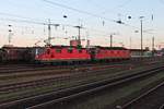 Durchfahrt am frühen Morgen des 31.07.2015 von SBB Cargo Re 4/4 11334 zusammen mit Re 6/6 11676  Zurzach  als Lokzug über Gleis 1 durch den Badiscehn Bahnhof von Basel gen Rangierbahnhof