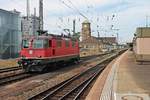 Durchfahrt über Gleis 1 am Mittag des 31.07.2015 von SBB Cargo Re 4/4 11243 als Lokzug durch den Badischen Bahnhof von Basel in Richtung Rangierbahnhof Muttenz.