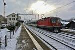 Seltener Einsatz des Dispo Lausanne. Am 18.01.2017 verkehrte der EWI Pendel mit je einer BoBo vorne und hinten als ICN 514 von Zrich bis Solothurn. Infolge der Versptung fiel er jedoch ab Solothurn aus und wurde spter leer zuerst bis Biel und anschliessend nach Lausanne berfhrt. Ab Frhling 2017, nachdem das ETCS zwischen Lausanne und Villeneuve eingefhrt ist, werden am Lausanner Dispo ETCS Re 420 sein. Bis dahin sind aktuell jedoch noch normale Loks dran, der BDt wurde aus diesem Grund jedoch bereits ersetzt. Re 420 143-0, 5 B EWI, A EWI und Re 420 125-7 bei Durchfahrt in Solothurn West.