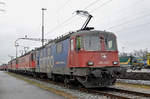 Re 420 347-7 wartet beim Güterbahnhof Muttenz auf den nächsten Einsatz. Die Aufnahme stammt vom 06.02.2017.