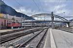 Re 4/4 II 11155 vor der Friedaubrücke in Chur. (04.02.2017)