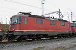 Re 4/4 II 11175 wartet beim Güterbahnhof Muttenz auf den nächsten Einsatz. Die Aufnahme stammt vom 06.02.2017.