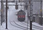 Dieses und nchstes Wochenende wird hier umgebaut, das Lufelfingerli bekommt dann noch mal kurz einen groen Bahnhof, Tip fr die Fotografen der Gegend und fr mich Anlass Bilder aus Tecknau zu zeigen. 

Re 4/4<sup>II</sup> 11197 mit einem IR auf dem Weg zum Hauensteinbasistunnel. Tecknau, Januar 2017.