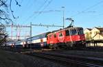 SBB Re 420 218-0 am Zugschluss der S von Zürich Stadelhofen - Zürich HB - Zürich Hardbrücke - Zürich Oerlikon - Glattbrugg nach Bülach. Die S 18060 erreicht im Bild, kurz vor Sonnenuntergang, den Bahnhof Bülach. Die SBB Re 420 203-2 übernahm die Front. 

Mittwoch, 14. Februar 2018