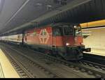 SBB - Re 4/4  420 217 unterwegs als S-Bahn im Untergrund von HB Zürich am 2024.12.27