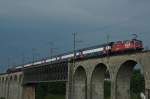 Kurz bevor sich am 24.5.12 ein heftiges Gewitter über Eglisau entlud konnte ich den HVZ-Doppelstockzug mit der Re 420 216-4 an der Spitze auf der Rheinbrücke aufnehmen.