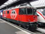 SBB - Re 4/4  420 221-4 im Hauptbahnhof Zrich am 04.12.2012