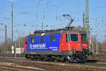 Re 420 280-0 durchfährt den badischen Bahnhof.