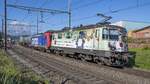 Re 420 257-8 hat 484 001 und einen Güterzug am Haken, aufgenommen bei der Durchfahrt in Frick AG in Richtung Basel, aufgenommen am Morgen des 28.05.2022.