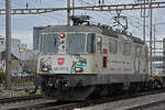 Re 420 257-8 durchfährt am 30.12.2022 den Bahnhof Pratteln.