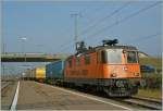 SBB Re 4/4 II 11320  Intercargo  bei der Durchfahrt in Chavornay am 31.